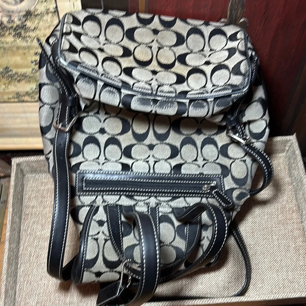 Coach Black Grey Signature Backpack 8”Lx10”Hx4.75W Silver Metal Clip GUC 2002 - Picture 16 of 17